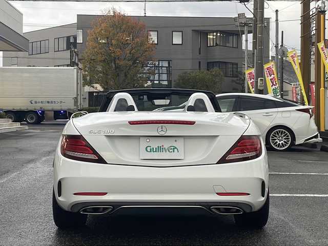 メルセデス・ベンツ ＳＬＣ１８０ スポーツ 福井県 2018(平30)年 3.2万km ポーラホワイト 登録時走行距離31216km/メーカー純正HDDナビゲーション/（CD/DVD/BT）/フルセグテレビ/バックカメラ/プリクラッシュセーフティ/アダプティブクルーズコントロール/ターボ/ブラインドスポットモニター/純正18インチアルミホイール/黒革シート/パワーシート/（シートメモリ付き）/シートヒーター/LEDヘッドライト/ETC/ドライブレコーダー/レインセンサー/LIMスイッチ/USBポート/オートリトラミラー/オートライト/ステアリングリモコン/プッシュスタート/スマートキー/保証書/取扱説明書