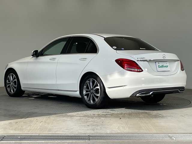 メルセデス・ベンツ Ｃ２００ アバンギャルド 栃木県 2015(平27)年 2.6万km 白 純正ナビ/（CD/Bluetooth/フルセグTV）/バックカメラ/衝突軽減ブレーキ/コーナーセンサー/ビルトインETC/前席シートヒーター/前席パワーシート/純正フロアマット/純正アルミホイール/横滑り防止装置/オートライト/LEDヘッドライト/フォグランプ/カーテンエアバック/本革ステアリング/ウィンカーミラー