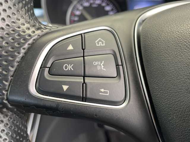 メルセデス・ベンツ Ｃ２００ アバンギャルド 栃木県 2015(平27)年 2.6万km 白 純正ナビ/（CD/Bluetooth/フルセグTV）/バックカメラ/衝突軽減ブレーキ/コーナーセンサー/ビルトインETC/前席シートヒーター/前席パワーシート/純正フロアマット/純正アルミホイール/横滑り防止装置/オートライト/LEDヘッドライト/フォグランプ/カーテンエアバック/本革ステアリング/ウィンカーミラー