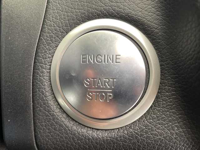 メルセデス・ベンツ Ｃ２００ アバンギャルド 栃木県 2015(平27)年 2.6万km 白 純正ナビ/（CD/Bluetooth/フルセグTV）/バックカメラ/衝突軽減ブレーキ/コーナーセンサー/ビルトインETC/前席シートヒーター/前席パワーシート/純正フロアマット/純正アルミホイール/横滑り防止装置/オートライト/LEDヘッドライト/フォグランプ/カーテンエアバック/本革ステアリング/ウィンカーミラー