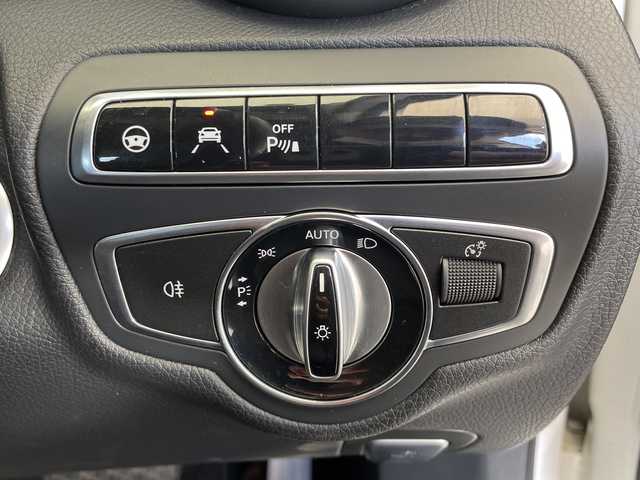 メルセデス・ベンツ Ｃ２００ アバンギャルド 栃木県 2015(平27)年 2.6万km 白 純正ナビ/（CD/Bluetooth/フルセグTV）/バックカメラ/衝突軽減ブレーキ/コーナーセンサー/ビルトインETC/前席シートヒーター/前席パワーシート/純正フロアマット/純正アルミホイール/横滑り防止装置/オートライト/LEDヘッドライト/フォグランプ/カーテンエアバック/本革ステアリング/ウィンカーミラー