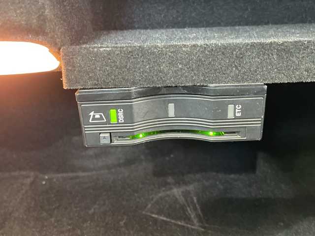 メルセデス・ベンツ Ｃ２００ アバンギャルド 栃木県 2015(平27)年 2.6万km 白 純正ナビ/（CD/Bluetooth/フルセグTV）/バックカメラ/衝突軽減ブレーキ/コーナーセンサー/ビルトインETC/前席シートヒーター/前席パワーシート/純正フロアマット/純正アルミホイール/横滑り防止装置/オートライト/LEDヘッドライト/フォグランプ/カーテンエアバック/本革ステアリング/ウィンカーミラー