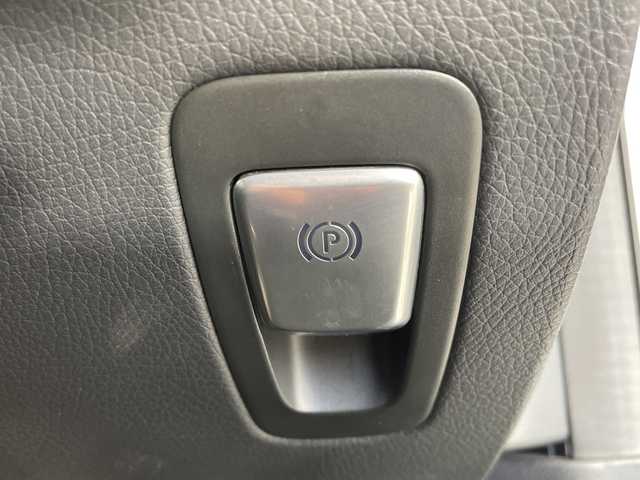 メルセデス・ベンツ Ｃ２００ アバンギャルド 栃木県 2015(平27)年 2.6万km 白 純正ナビ/（CD/Bluetooth/フルセグTV）/バックカメラ/衝突軽減ブレーキ/コーナーセンサー/ビルトインETC/前席シートヒーター/前席パワーシート/純正フロアマット/純正アルミホイール/横滑り防止装置/オートライト/LEDヘッドライト/フォグランプ/カーテンエアバック/本革ステアリング/ウィンカーミラー