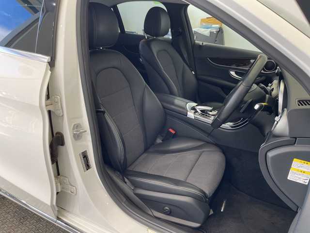 メルセデス・ベンツ Ｃ２００ アバンギャルド 栃木県 2015(平27)年 2.6万km 白 純正ナビ/（CD/Bluetooth/フルセグTV）/バックカメラ/衝突軽減ブレーキ/コーナーセンサー/ビルトインETC/前席シートヒーター/前席パワーシート/純正フロアマット/純正アルミホイール/横滑り防止装置/オートライト/LEDヘッドライト/フォグランプ/カーテンエアバック/本革ステアリング/ウィンカーミラー
