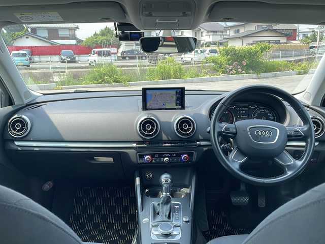 アウディ Ａ３ スポーツバック 1．4 TFSI 山口県 2015(平27)年 11.4万km 白 純正SDナビ/Bluetooth接続/バックカメラ/クルーズコントロール/ETC/ドライブレコーダー/純正フロアマット/18インチアルミホイール/スマートキー/プッシュスタート/アイドリングストップ