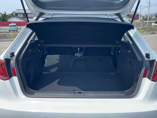 アウディ Ａ３ スポーツバック 1．4 TFSI 山口県 2015(平27)年 11.4万km 白 純正SDナビ/Bluetooth接続/バックカメラ/クルーズコントロール/ETC/ドライブレコーダー/純正フロアマット/18インチアルミホイール/スマートキー/プッシュスタート/アイドリングストップ
