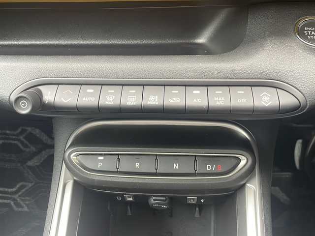 クライスラー・ジープ ジープ アベンジャー ローンチエディション 東京都 2025(令7)年 0.3万km 黄 メーカーナビ/Bluetooth/バックカメラ/アラウンドビューモニター/ETC/アクティブセーフティーブレーキ/レーンキープアシスト/ブラインドスポットモニター/ドライバーアテンションアラート/デジタルインナーミラー/インテリジェントハイビーム/パーキングセンサー/ハンズフリーパワーリフトゲート/D席パワーシート/サンルーフ/置くだけ充電/充電ケーブル/プッシュスタート/スマートキー×2