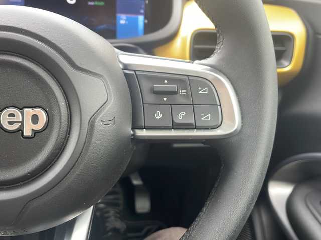 クライスラー・ジープ ジープ アベンジャー ローンチエディション 東京都 2025(令7)年 0.3万km 黄 メーカーナビ/Bluetooth/バックカメラ/アラウンドビューモニター/ETC/アクティブセーフティーブレーキ/レーンキープアシスト/ブラインドスポットモニター/ドライバーアテンションアラート/デジタルインナーミラー/インテリジェントハイビーム/パーキングセンサー/ハンズフリーパワーリフトゲート/D席パワーシート/サンルーフ/置くだけ充電/充電ケーブル/プッシュスタート/スマートキー×2