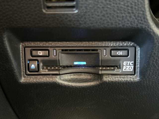 トヨタ ノア ハイブリッド Z 広島県 2023(令5)年 5.7万km アティチュードブラックマイカ 禁煙車/トヨタセーフティセンス/・プリクラッシュセーフティ/・オートマチックハイビーム/・LDA/LTA/・RSA/・レーダークルーズコントロール/・先行車発進告知/・ドライバー異常時対応システム/トヨタチームメイト（アドバンストパーク）/BSM/クリアランスソナー/10.5インチディスプレイオーディオPlus/・フルセグ/Bluetooth/CD/DVD/HDMI/USB/スマホ連携/パノラミックビューモニター/両側パワースライドドア/革巻きステアリング/ステアリングスイッチ/オートライト/LEDヘッドライト/フォグランプ/ハーフレザーシート/前席シートヒーター/電動パーキングブレーキ/ブレーキホールド/AC100V1500W電源/TZ前後ドライブレコーダー/ETC２．０/純正フロアマット/純正ドアバイザー/16インチアルミホイール