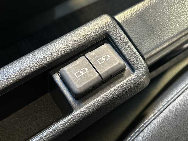 トヨタ ノア ハイブリッド Z 広島県 2023(令5)年 5.7万km アティチュードブラックマイカ 禁煙車/トヨタセーフティセンス/・プリクラッシュセーフティ/・オートマチックハイビーム/・LDA/LTA/・RSA/・レーダークルーズコントロール/・先行車発進告知/・ドライバー異常時対応システム/トヨタチームメイト（アドバンストパーク）/BSM/クリアランスソナー/10.5インチディスプレイオーディオPlus/・フルセグ/Bluetooth/CD/DVD/HDMI/USB/スマホ連携/パノラミックビューモニター/両側パワースライドドア/革巻きステアリング/ステアリングスイッチ/オートライト/LEDヘッドライト/フォグランプ/ハーフレザーシート/前席シートヒーター/電動パーキングブレーキ/ブレーキホールド/AC100V1500W電源/TZ前後ドライブレコーダー/ETC２．０/純正フロアマット/純正ドアバイザー/16インチアルミホイール