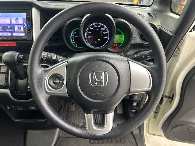 ホンダ Ｎ ＢＯＸ G SSパッケージ 鹿児島県 2016(平28)年 5万km プレミアムホワイトパールⅡ 純正ディーラーナビ/(BT/CD/DVD/AM/FM/フルセグTV)/バックカメラ/両側パワースライドドア/チップアップシート/前席シートヒーター/純正キセノンヘッドライト/純正サイドバイザー/純正フロアマット/オートライト/保証書/取扱説明書