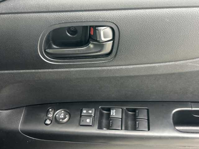 ホンダ Ｎ ＢＯＸ G SSパッケージ 鹿児島県 2016(平28)年 5万km プレミアムホワイトパールⅡ 純正ディーラーナビ/(BT/CD/DVD/AM/FM/フルセグTV)/バックカメラ/両側パワースライドドア/チップアップシート/前席シートヒーター/純正キセノンヘッドライト/純正サイドバイザー/純正フロアマット/オートライト/保証書/取扱説明書