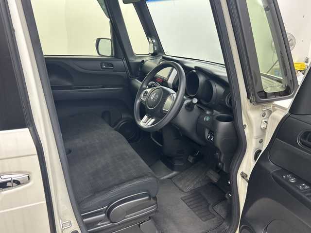 ホンダ Ｎ ＢＯＸ G SSパッケージ 鹿児島県 2016(平28)年 5万km プレミアムホワイトパールⅡ 純正ディーラーナビ/(BT/CD/DVD/AM/FM/フルセグTV)/バックカメラ/両側パワースライドドア/チップアップシート/前席シートヒーター/純正キセノンヘッドライト/純正サイドバイザー/純正フロアマット/オートライト/保証書/取扱説明書