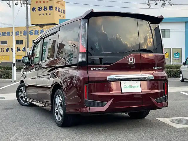 ホンダ ステップワゴン スパーダ ホンダセンシング 愛媛県 2017(平29)年 8.4万km プレミアムディープロッソパール 社外ナビ/BT/AM・FM/CD/DVD/フルセグTV/２列目リアモニター/ETC/ホンダセンシング/バックカメラ/追従型クルーズコントロール/レーンキープアシスト/両側パワースライドドア/アイドリングストップ/３列シート/オートライト/リモコンエンジンスターター/ステアリングスイッチ/ハンズフリー/純正アルミホイール/社外フロアマット