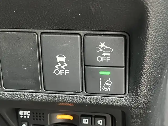 ホンダ ステップワゴン スパーダ ホンダセンシング 愛媛県 2017(平29)年 8.4万km プレミアムディープロッソパール 社外ナビ/BT/AM・FM/CD/DVD/フルセグTV/２列目リアモニター/ETC/ホンダセンシング/バックカメラ/追従型クルーズコントロール/レーンキープアシスト/両側パワースライドドア/アイドリングストップ/３列シート/オートライト/リモコンエンジンスターター/ステアリングスイッチ/ハンズフリー/純正アルミホイール/社外フロアマット