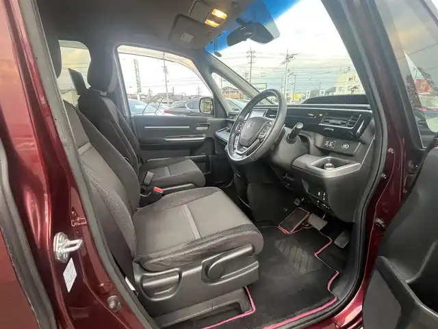 ホンダ ステップワゴン スパーダ ホンダセンシング 愛媛県 2017(平29)年 8.4万km プレミアムディープロッソパール 社外ナビ/BT/AM・FM/CD/DVD/フルセグTV/２列目リアモニター/ETC/ホンダセンシング/バックカメラ/追従型クルーズコントロール/レーンキープアシスト/両側パワースライドドア/アイドリングストップ/３列シート/オートライト/リモコンエンジンスターター/ステアリングスイッチ/ハンズフリー/純正アルミホイール/社外フロアマット