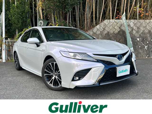 トヨタ カムリ WSレザーパッケージ 京都府 2018(平30)年 1万km プラチナホワイトパールマイカ ワンオーナー/純正メーカーナビ/・DVD/CD/BT/・フルセグテレビ/ETC2.0/ドライブレコーダー/バックカメラ/衝突軽減ブレーキ/レーンキープアシスト/クルーズコントロール/盗難防止装置/革巻きステアリング/ステアリングスイッチ/パドルシフト/パワーシート（D席+N席）/シートヒーター（D席+N席）/前後コーナーセンサー/LEDヘッドライト/スマートキー/プッシュスタートボタン/純正18インチアルミホイール/純正フロアマット/取扱説明書/ナビ取扱説明書/保証書