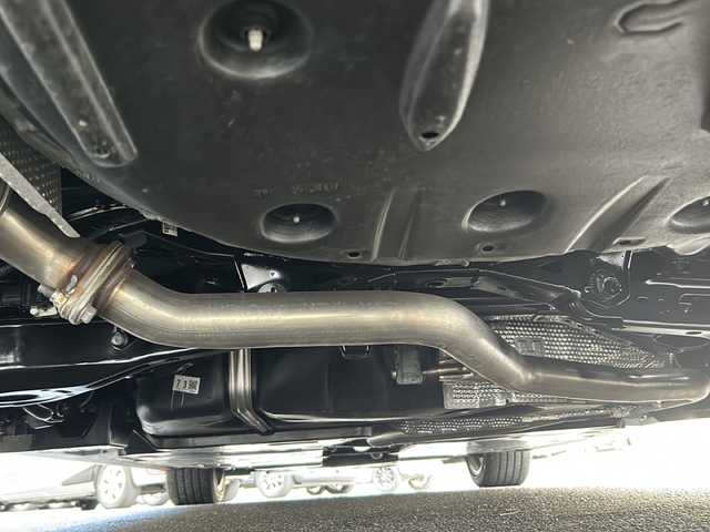 トヨタ カムリ WSレザーパッケージ 京都府 2018(平30)年 1万km プラチナホワイトパールマイカ ワンオーナー/純正メーカーナビ/・DVD/CD/BT/・フルセグテレビ/ETC2.0/ドライブレコーダー/バックカメラ/衝突軽減ブレーキ/レーンキープアシスト/クルーズコントロール/盗難防止装置/革巻きステアリング/ステアリングスイッチ/パドルシフト/パワーシート（D席+N席）/シートヒーター（D席+N席）/前後コーナーセンサー/LEDヘッドライト/スマートキー/プッシュスタートボタン/純正18インチアルミホイール/純正フロアマット/取扱説明書/ナビ取扱説明書/保証書