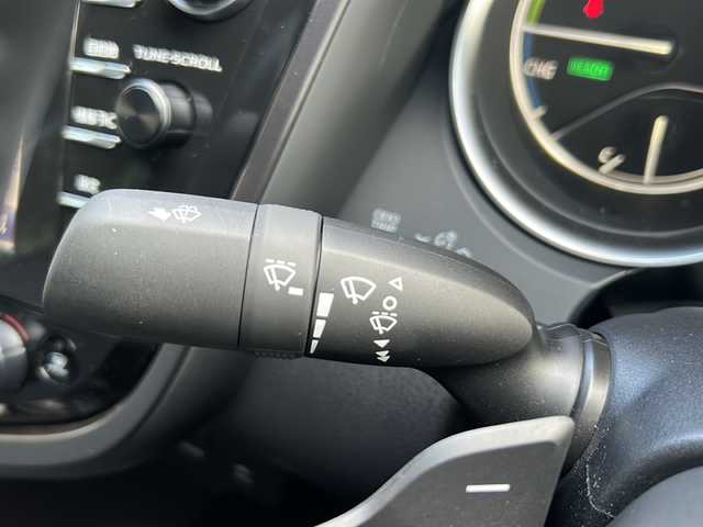 トヨタ カムリ WSレザーパッケージ 京都府 2018(平30)年 1万km プラチナホワイトパールマイカ ワンオーナー/純正メーカーナビ/・DVD/CD/BT/・フルセグテレビ/ETC2.0/ドライブレコーダー/バックカメラ/衝突軽減ブレーキ/レーンキープアシスト/クルーズコントロール/盗難防止装置/革巻きステアリング/ステアリングスイッチ/パドルシフト/パワーシート（D席+N席）/シートヒーター（D席+N席）/前後コーナーセンサー/LEDヘッドライト/スマートキー/プッシュスタートボタン/純正18インチアルミホイール/純正フロアマット/取扱説明書/ナビ取扱説明書/保証書