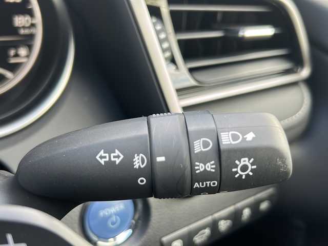 トヨタ カムリ WSレザーパッケージ 京都府 2018(平30)年 1万km プラチナホワイトパールマイカ ワンオーナー/純正メーカーナビ/・DVD/CD/BT/・フルセグテレビ/ETC2.0/ドライブレコーダー/バックカメラ/衝突軽減ブレーキ/レーンキープアシスト/クルーズコントロール/盗難防止装置/革巻きステアリング/ステアリングスイッチ/パドルシフト/パワーシート（D席+N席）/シートヒーター（D席+N席）/前後コーナーセンサー/LEDヘッドライト/スマートキー/プッシュスタートボタン/純正18インチアルミホイール/純正フロアマット/取扱説明書/ナビ取扱説明書/保証書