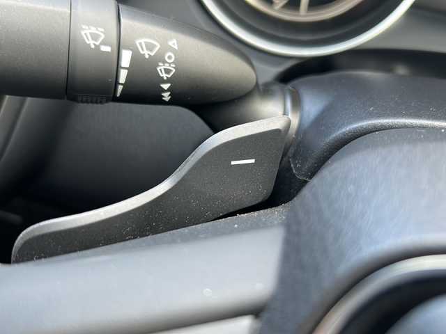 トヨタ カムリ WSレザーパッケージ 京都府 2018(平30)年 1万km プラチナホワイトパールマイカ ワンオーナー/純正メーカーナビ/・DVD/CD/BT/・フルセグテレビ/ETC2.0/ドライブレコーダー/バックカメラ/衝突軽減ブレーキ/レーンキープアシスト/クルーズコントロール/盗難防止装置/革巻きステアリング/ステアリングスイッチ/パドルシフト/パワーシート（D席+N席）/シートヒーター（D席+N席）/前後コーナーセンサー/LEDヘッドライト/スマートキー/プッシュスタートボタン/純正18インチアルミホイール/純正フロアマット/取扱説明書/ナビ取扱説明書/保証書