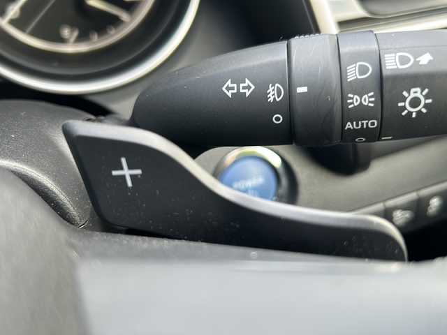 トヨタ カムリ WSレザーパッケージ 京都府 2018(平30)年 1万km プラチナホワイトパールマイカ ワンオーナー/純正メーカーナビ/・DVD/CD/BT/・フルセグテレビ/ETC2.0/ドライブレコーダー/バックカメラ/衝突軽減ブレーキ/レーンキープアシスト/クルーズコントロール/盗難防止装置/革巻きステアリング/ステアリングスイッチ/パドルシフト/パワーシート（D席+N席）/シートヒーター（D席+N席）/前後コーナーセンサー/LEDヘッドライト/スマートキー/プッシュスタートボタン/純正18インチアルミホイール/純正フロアマット/取扱説明書/ナビ取扱説明書/保証書