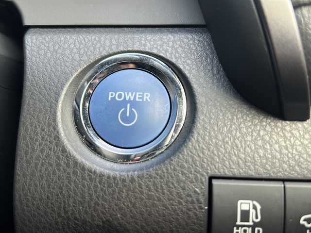 トヨタ カムリ WSレザーパッケージ 京都府 2018(平30)年 1万km プラチナホワイトパールマイカ ワンオーナー/純正メーカーナビ/・DVD/CD/BT/・フルセグテレビ/ETC2.0/ドライブレコーダー/バックカメラ/衝突軽減ブレーキ/レーンキープアシスト/クルーズコントロール/盗難防止装置/革巻きステアリング/ステアリングスイッチ/パドルシフト/パワーシート（D席+N席）/シートヒーター（D席+N席）/前後コーナーセンサー/LEDヘッドライト/スマートキー/プッシュスタートボタン/純正18インチアルミホイール/純正フロアマット/取扱説明書/ナビ取扱説明書/保証書