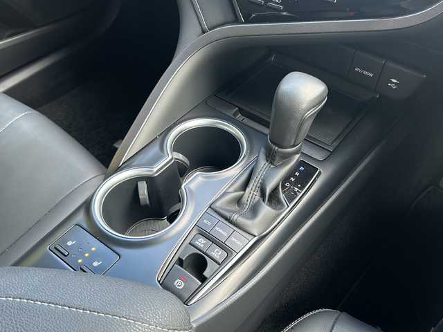 トヨタ カムリ WSレザーパッケージ 京都府 2018(平30)年 1万km プラチナホワイトパールマイカ ワンオーナー/純正メーカーナビ/・DVD/CD/BT/・フルセグテレビ/ETC2.0/ドライブレコーダー/バックカメラ/衝突軽減ブレーキ/レーンキープアシスト/クルーズコントロール/盗難防止装置/革巻きステアリング/ステアリングスイッチ/パドルシフト/パワーシート（D席+N席）/シートヒーター（D席+N席）/前後コーナーセンサー/LEDヘッドライト/スマートキー/プッシュスタートボタン/純正18インチアルミホイール/純正フロアマット/取扱説明書/ナビ取扱説明書/保証書