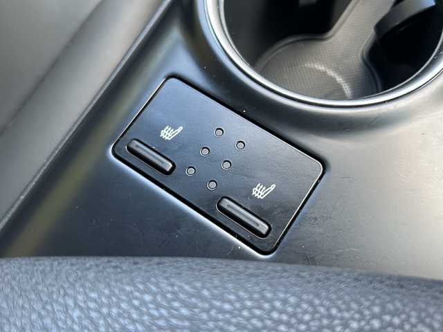 トヨタ カムリ WSレザーパッケージ 京都府 2018(平30)年 1万km プラチナホワイトパールマイカ ワンオーナー/純正メーカーナビ/・DVD/CD/BT/・フルセグテレビ/ETC2.0/ドライブレコーダー/バックカメラ/衝突軽減ブレーキ/レーンキープアシスト/クルーズコントロール/盗難防止装置/革巻きステアリング/ステアリングスイッチ/パドルシフト/パワーシート（D席+N席）/シートヒーター（D席+N席）/前後コーナーセンサー/LEDヘッドライト/スマートキー/プッシュスタートボタン/純正18インチアルミホイール/純正フロアマット/取扱説明書/ナビ取扱説明書/保証書