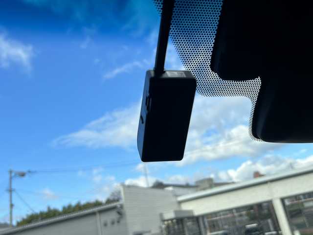 トヨタ カムリ WSレザーパッケージ 京都府 2018(平30)年 1万km プラチナホワイトパールマイカ ワンオーナー/純正メーカーナビ/・DVD/CD/BT/・フルセグテレビ/ETC2.0/ドライブレコーダー/バックカメラ/衝突軽減ブレーキ/レーンキープアシスト/クルーズコントロール/盗難防止装置/革巻きステアリング/ステアリングスイッチ/パドルシフト/パワーシート（D席+N席）/シートヒーター（D席+N席）/前後コーナーセンサー/LEDヘッドライト/スマートキー/プッシュスタートボタン/純正18インチアルミホイール/純正フロアマット/取扱説明書/ナビ取扱説明書/保証書