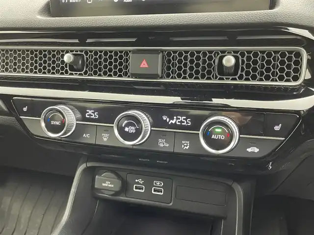 ホンダ シビック LX 茨城県 2022(令4)年 2.4万km クリスタルブラックパール ナビキッド付きDA(メーカーOP)/・Bluetooth/フルセグ/USB/バックカメラ/6速MT/ETC2.0/レーダークルーズコントロール/レーンキープアシスト/衝突被害軽減ブレーキ/BSM/D+N席シートヒーター/クリアランスソナー/LEDヘッドライト/オートライト/オートマチックハイビーム