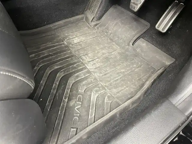 ホンダ シビック LX 茨城県 2022(令4)年 2.4万km クリスタルブラックパール ナビキッド付きDA(メーカーOP)/・Bluetooth/フルセグ/USB/バックカメラ/6速MT/ETC2.0/レーダークルーズコントロール/レーンキープアシスト/衝突被害軽減ブレーキ/BSM/D+N席シートヒーター/クリアランスソナー/LEDヘッドライト/オートライト/オートマチックハイビーム