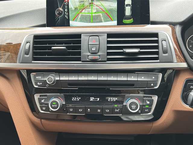 ＢＭＷ ３２０ｄ ツーリング ラグジュアリー 愛知県 2015(平27)年 10.7万km アルピンホワイトⅢ レザーシート/純正HDDナビ/バック・サイドカメラ/BMWコネクテッドドライブ/Bluetooth・DVD・CD・FM・AM・AUX・マルチメディア/アダプティブクルーズコントロール/LEDヘッドライト/オートライト/前席パワーシート（D席メモリ付き）/前席シートヒーター/ルームミラー一体型ETC/パワーバックドア/レーンチェンジャーウォーニング/インテリジェントセイフティ/レーンディパーチャーウォーニング/ダイナミックスタビリティコントロール（DSC)/パークディスタンスコントロール（PDC)/コンフォートアクセス/プッシュスタート/パークトロニック/保証書/取扱説明書