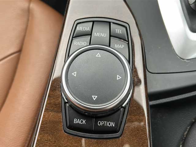 ＢＭＷ ３２０ｄ ツーリング ラグジュアリー 愛知県 2015(平27)年 10.7万km アルピンホワイトⅢ レザーシート/純正HDDナビ/バック・サイドカメラ/BMWコネクテッドドライブ/Bluetooth・DVD・CD・FM・AM・AUX・マルチメディア/アダプティブクルーズコントロール/LEDヘッドライト/オートライト/前席パワーシート（D席メモリ付き）/前席シートヒーター/ルームミラー一体型ETC/パワーバックドア/レーンチェンジャーウォーニング/インテリジェントセイフティ/レーンディパーチャーウォーニング/ダイナミックスタビリティコントロール（DSC)/パークディスタンスコントロール（PDC)/コンフォートアクセス/プッシュスタート/パークトロニック/保証書/取扱説明書
