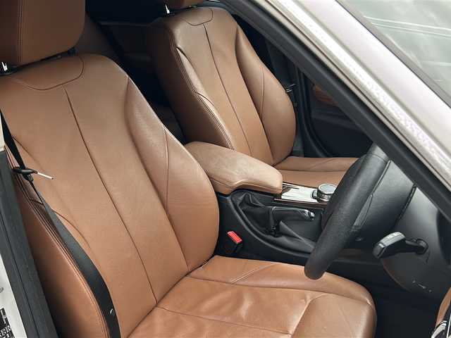 ＢＭＷ ３２０ｄ ツーリング ラグジュアリー 愛知県 2015(平27)年 10.7万km アルピンホワイトⅢ レザーシート/純正HDDナビ/バック・サイドカメラ/BMWコネクテッドドライブ/Bluetooth・DVD・CD・FM・AM・AUX・マルチメディア/アダプティブクルーズコントロール/LEDヘッドライト/オートライト/前席パワーシート（D席メモリ付き）/前席シートヒーター/ルームミラー一体型ETC/パワーバックドア/レーンチェンジャーウォーニング/インテリジェントセイフティ/レーンディパーチャーウォーニング/ダイナミックスタビリティコントロール（DSC)/パークディスタンスコントロール（PDC)/コンフォートアクセス/プッシュスタート/パークトロニック/保証書/取扱説明書