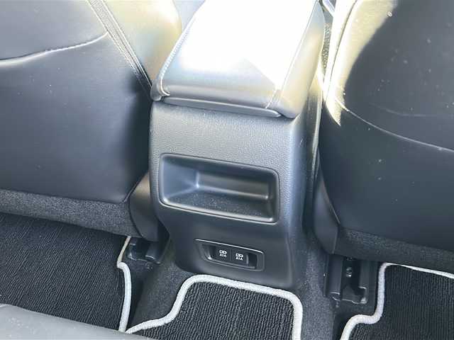 トヨタ カローラツーリング ハイブリッド ダブルバイビー 岐阜県 2021(令3)年 3.1万km プラチナホワイトパールマイカ 登録時走行距離　30240km/ナビ機能付きディスプレイオーディオ/バックモニター/Bluetooth接続/フルセグTV/社外前後ドライブレコーダー/シートヒーター/ステアリングヒーター/禁煙車/純正フロアマット/純正ETC/純正アルミホイール/ハーフレザーシート/オートマチックハイビーム/オートライト/フォグランプ/LEDヘッドライト/クルーズコントロール/衝突被害軽減システム/コーナーセンサー前後/ウインカーミラー/プッシュスタート/スマートキー/AAC/パワーウィンドウ/パワーステアリング/ハイブリッド