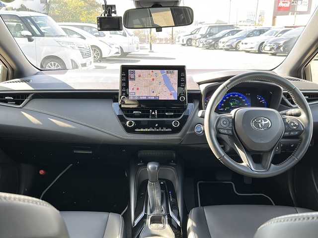 トヨタ カローラツーリング ハイブリッド ダブルバイビー 岐阜県 2021(令3)年 3.1万km プラチナホワイトパールマイカ 登録時走行距離　30240km/ナビ機能付きディスプレイオーディオ/バックモニター/Bluetooth接続/フルセグTV/社外前後ドライブレコーダー/シートヒーター/ステアリングヒーター/禁煙車/純正フロアマット/純正ETC/純正アルミホイール/ハーフレザーシート/オートマチックハイビーム/オートライト/フォグランプ/LEDヘッドライト/クルーズコントロール/衝突被害軽減システム/コーナーセンサー前後/ウインカーミラー/プッシュスタート/スマートキー/AAC/パワーウィンドウ/パワーステアリング/ハイブリッド