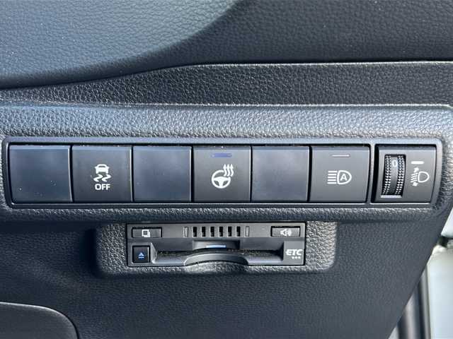 トヨタ カローラツーリング ハイブリッド ダブルバイビー 岐阜県 2021(令3)年 3.1万km プラチナホワイトパールマイカ 登録時走行距離　30240km/ナビ機能付きディスプレイオーディオ/バックモニター/Bluetooth接続/フルセグTV/社外前後ドライブレコーダー/シートヒーター/ステアリングヒーター/禁煙車/純正フロアマット/純正ETC/純正アルミホイール/ハーフレザーシート/オートマチックハイビーム/オートライト/フォグランプ/LEDヘッドライト/クルーズコントロール/衝突被害軽減システム/コーナーセンサー前後/ウインカーミラー/プッシュスタート/スマートキー/AAC/パワーウィンドウ/パワーステアリング/ハイブリッド