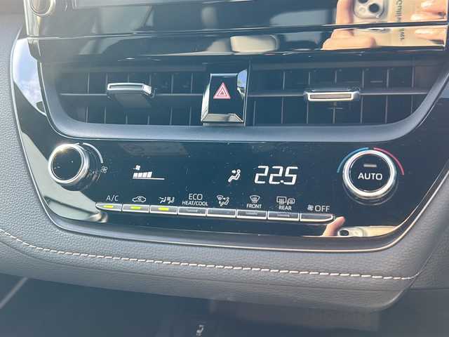 トヨタ カローラツーリング ハイブリッド ダブルバイビー 岐阜県 2021(令3)年 3.1万km プラチナホワイトパールマイカ 登録時走行距離　30240km/ナビ機能付きディスプレイオーディオ/バックモニター/Bluetooth接続/フルセグTV/社外前後ドライブレコーダー/シートヒーター/ステアリングヒーター/禁煙車/純正フロアマット/純正ETC/純正アルミホイール/ハーフレザーシート/オートマチックハイビーム/オートライト/フォグランプ/LEDヘッドライト/クルーズコントロール/衝突被害軽減システム/コーナーセンサー前後/ウインカーミラー/プッシュスタート/スマートキー/AAC/パワーウィンドウ/パワーステアリング/ハイブリッド