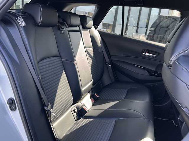 トヨタ カローラツーリング ハイブリッド ダブルバイビー 岐阜県 2021(令3)年 3.1万km プラチナホワイトパールマイカ 登録時走行距離　30240km/ナビ機能付きディスプレイオーディオ/バックモニター/Bluetooth接続/フルセグTV/社外前後ドライブレコーダー/シートヒーター/ステアリングヒーター/禁煙車/純正フロアマット/純正ETC/純正アルミホイール/ハーフレザーシート/オートマチックハイビーム/オートライト/フォグランプ/LEDヘッドライト/クルーズコントロール/衝突被害軽減システム/コーナーセンサー前後/ウインカーミラー/プッシュスタート/スマートキー/AAC/パワーウィンドウ/パワーステアリング/ハイブリッド