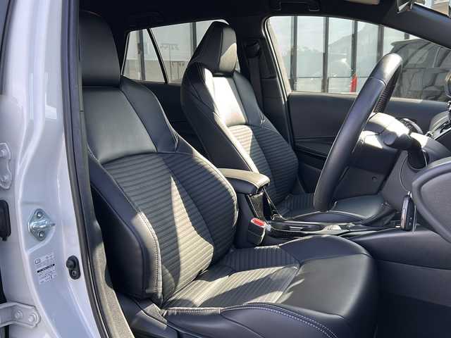 トヨタ カローラツーリング ハイブリッド ダブルバイビー 岐阜県 2021(令3)年 3.1万km プラチナホワイトパールマイカ 登録時走行距離　30240km/ナビ機能付きディスプレイオーディオ/バックモニター/Bluetooth接続/フルセグTV/社外前後ドライブレコーダー/シートヒーター/ステアリングヒーター/禁煙車/純正フロアマット/純正ETC/純正アルミホイール/ハーフレザーシート/オートマチックハイビーム/オートライト/フォグランプ/LEDヘッドライト/クルーズコントロール/衝突被害軽減システム/コーナーセンサー前後/ウインカーミラー/プッシュスタート/スマートキー/AAC/パワーウィンドウ/パワーステアリング/ハイブリッド