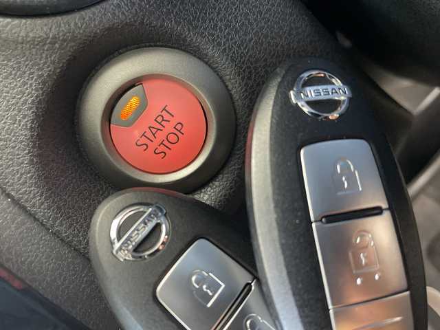 日産 ノート e－パワー X 群馬県 2017(平29)年 2.6万km ダークメタルグレー 禁煙車　エマージェンシーブレーキ　純正７インチナビ　アラウンドビューモニター　ＬＥＤライト　デジタルインナーミラー　車線逸脱防止装置　ヘッドライトレベライザー　スマートキー　スペアキー　ETC