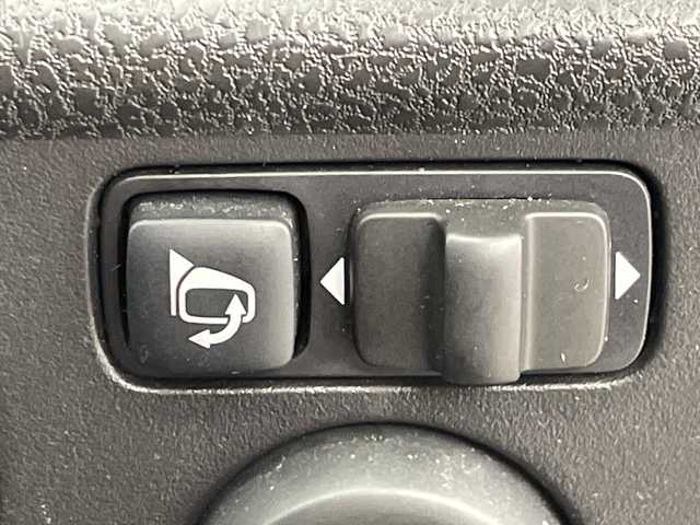 日産 ノート e－パワー X 群馬県 2017(平29)年 2.6万km ダークメタルグレー 禁煙車　エマージェンシーブレーキ　純正７インチナビ　アラウンドビューモニター　ＬＥＤライト　デジタルインナーミラー　車線逸脱防止装置　ヘッドライトレベライザー　スマートキー　スペアキー　ETC