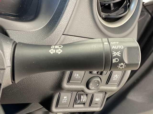 日産 ノート e－パワー X 群馬県 2017(平29)年 2.6万km ダークメタルグレー 禁煙車　エマージェンシーブレーキ　純正７インチナビ　アラウンドビューモニター　ＬＥＤライト　デジタルインナーミラー　車線逸脱防止装置　ヘッドライトレベライザー　スマートキー　スペアキー　ETC