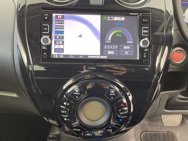 日産 ノート e－パワー X 群馬県 2017(平29)年 2.6万km ダークメタルグレー 禁煙車　エマージェンシーブレーキ　純正７インチナビ　アラウンドビューモニター　ＬＥＤライト　デジタルインナーミラー　車線逸脱防止装置　ヘッドライトレベライザー　スマートキー　スペアキー　ETC