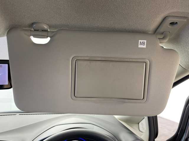 日産 ノート e－パワー X 群馬県 2017(平29)年 2.6万km ダークメタルグレー 禁煙車　エマージェンシーブレーキ　純正７インチナビ　アラウンドビューモニター　ＬＥＤライト　デジタルインナーミラー　車線逸脱防止装置　ヘッドライトレベライザー　スマートキー　スペアキー　ETC