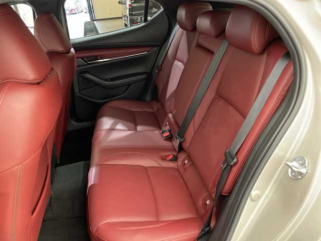 マツダ マツダ３ファストバック 20S プロアクティブ ツーリングS 愛媛県 2022(令4)年 3.2万km プラチナクォーツメタリック 純正ナビ/(Bluetooth/フルセグ/USB)/全周囲カメラ/レーダークルーズコントロール/衝突被害軽減ブレーキ/前後コーナーセンサー/レーンキープアシスト/ETC/パワーシート/シートヒーター/ステアリングヒーター/ブラインドスポットモニター/ドライブレコーダー/LEDヘッドライト/オートマチックハイビーム/オートライト/盗難防止装置/純正18インチアルミ/禁煙車