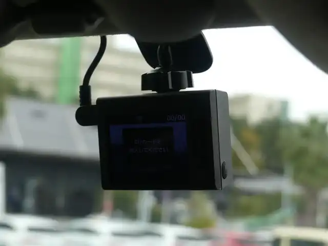 トヨタ ハイラックス サーフ SSR－G 千葉県 2002(平14)年 10.3万km ホワイトパールクリスタルシャイン ヒッチメンバー/2incリフトアップ/社外グリル/社外ヘッドライト/社外ルーフレール/ETC/ドライブレコーダー（DRY-ST1500）/ディスプレイオーディオ/【DVD/CD再生機能　Bluetooth接続】/バックカメラ/キーレス