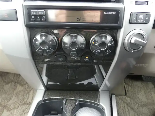 トヨタ ハイラックス サーフ SSR－G 千葉県 2002(平14)年 10.3万km ホワイトパールクリスタルシャイン ヒッチメンバー/2incリフトアップ/社外グリル/社外ヘッドライト/社外ルーフレール/ETC/ドライブレコーダー（DRY-ST1500）/ディスプレイオーディオ/【DVD/CD再生機能　Bluetooth接続】/バックカメラ/キーレス