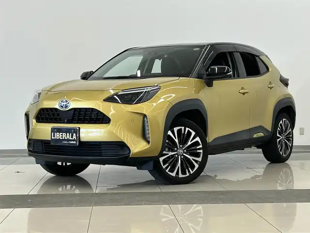 トヨタ ヤリスクロス ハイブリッド Z 岡山県 2021(令3)年 3.4万km ブラックマイカ/ブラスゴールドメタリック 2トーン 純正ナビ/USB/Bluetooth/フルセグTV/AppleCarPlay/360°カメラ/ハーフレザーシート/シートヒーター/ステアリングヒーター/ETC2.0/LEDヘッドライト/AHB/パワーテールゲート/ブレーキオートホールド/Tコネクト/パワーシート（D）/ACC/LTA/BSA/自動ブレーキ/PDC